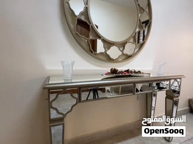 كونسول مراية مدخل فخمة و نظيفة جدا