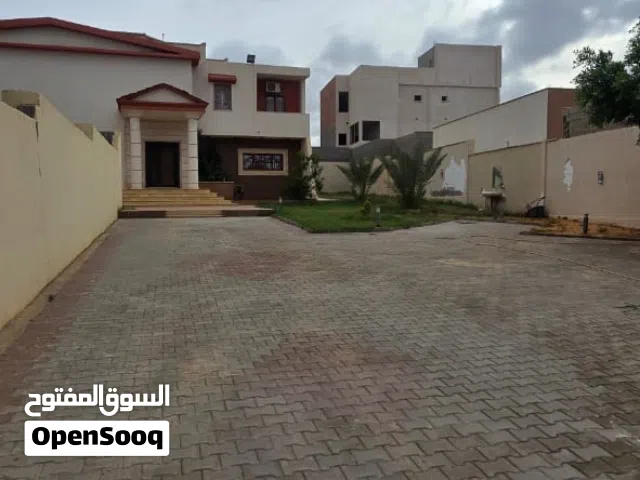 فيلا مفروشة للإيجار الشهري - عين زارة قرب جزيرة القرقني موقع ممتاز قرب عين زارة مول والخدمات