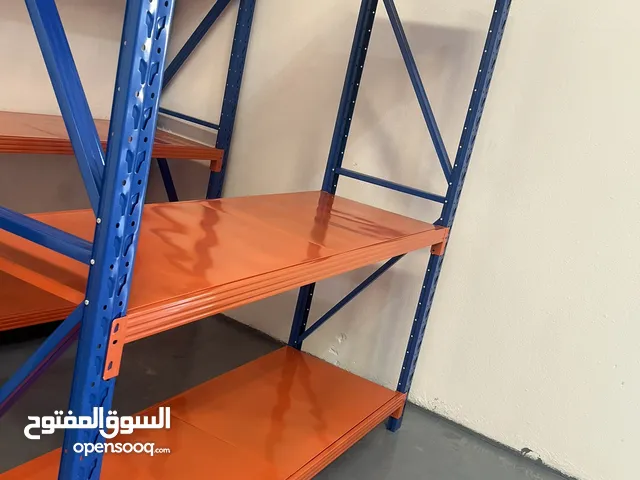 رفوف محلات او مستودعات تخزين