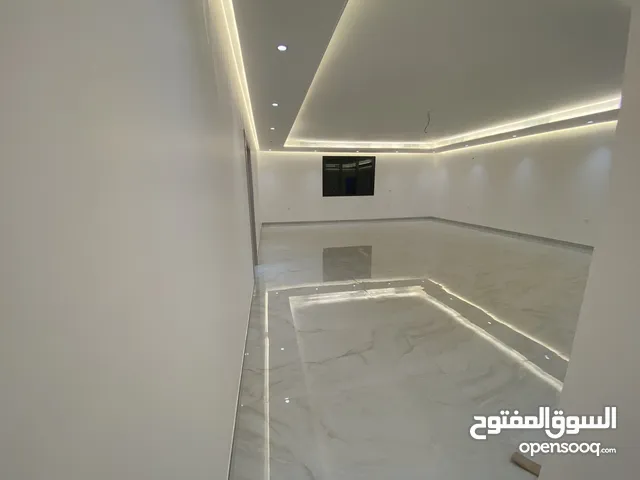300 m2 4 Bedrooms Apartments for Rent in Hawally Bayan