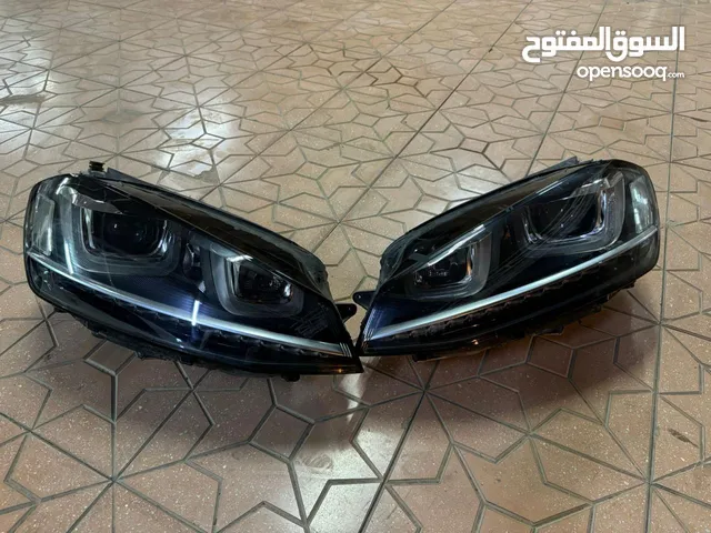 المصابيح الامامية جولف R وكالة شبه جديده موديل 2015