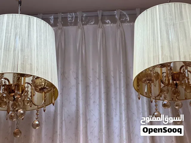 ثريات كريستال لون عسلي استعمال شهر مع لمبات ثلث الوان بسعر مناسب