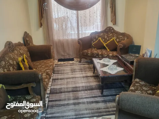 طقم كنب مستعمل شبة وكاله للبيع +طقم طربيزات وكالة