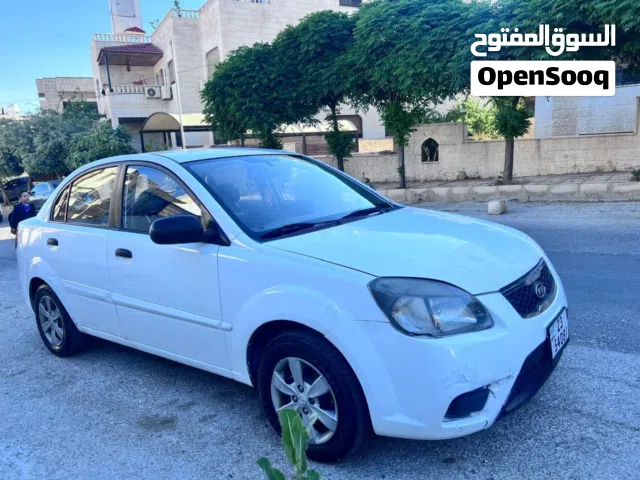 2011 كيا ريو Standard