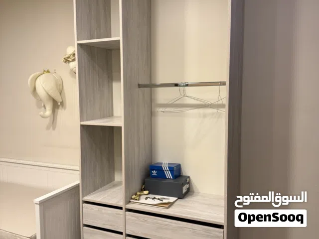 خزانة اطفال بحالة الوكالة استعمال خفيف للبيع للجادين فقط