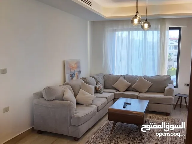 شقة مفروشة للايجار ثلاث غرف نوم في شارع المدينة المنورة قرب مطعم ورد