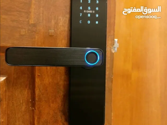 اقفال اكترونية يعمل بالبصمة و كرت و رقم سري و مفتاح