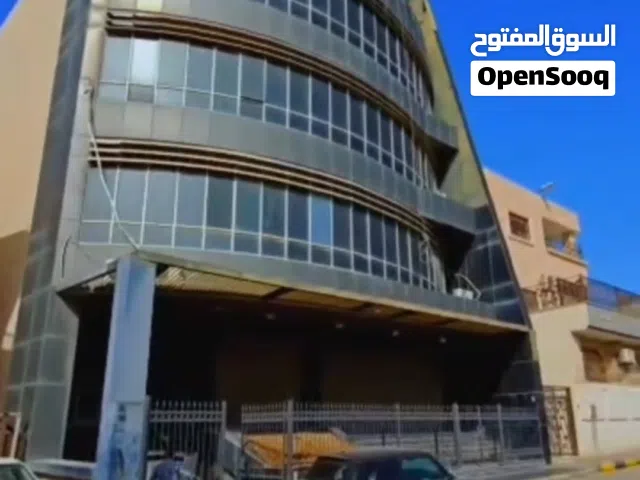 مبنى اداري. بن عاشور موقع ممتاز قريب عن رئيسي ببدروم واربع. طوابق وملخق