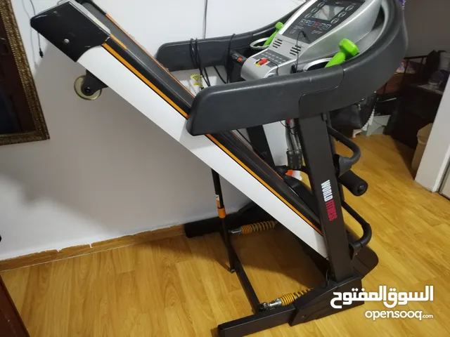 جهاز للمشي نوع ( fitness world) بسعر 350 دينار قابل للتفاوض ( سبب البيع عدم وجود مساحة بالمنزل)