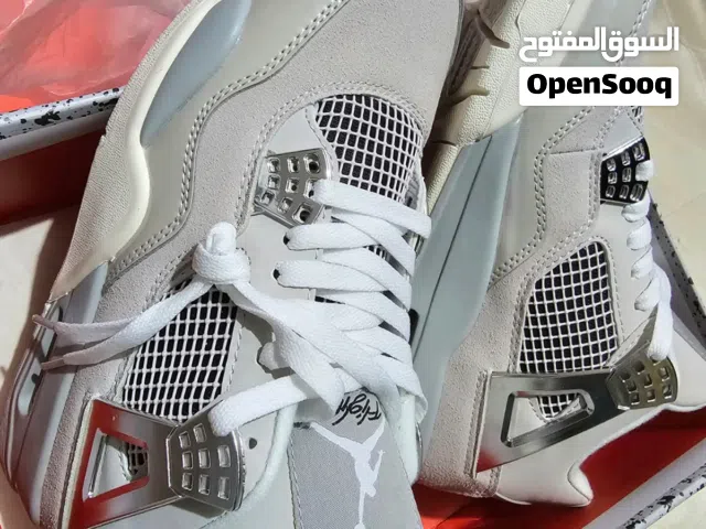 Size 42 high quality new shoe