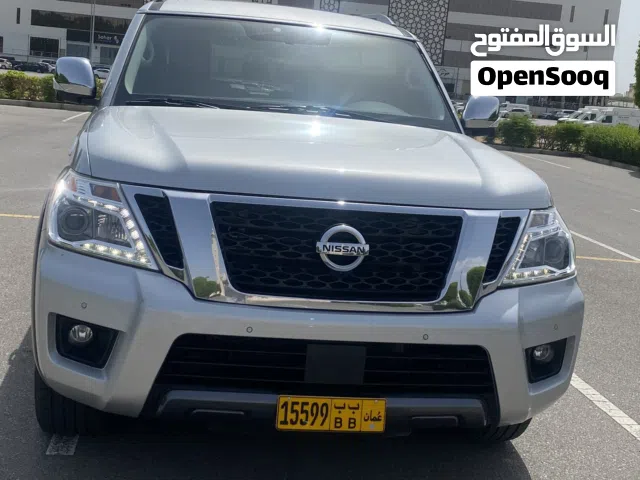 نيسان رمادي