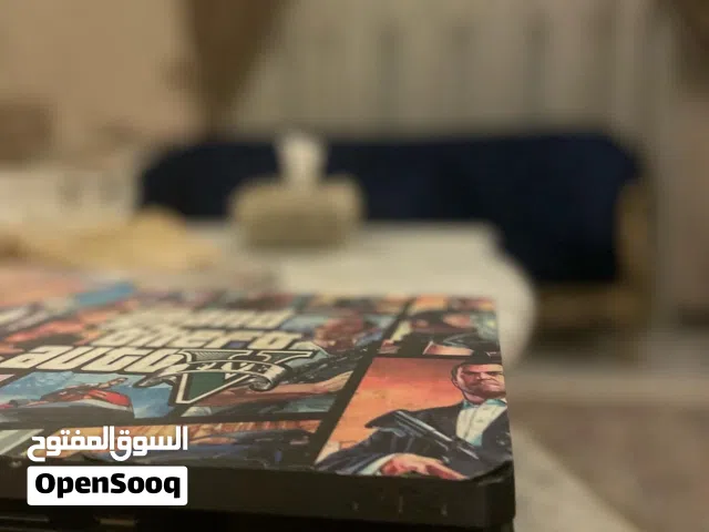بلستيشن 4 في حالت الوكاله 500جيجا عدسه جديده اصليه مع يد اصليه