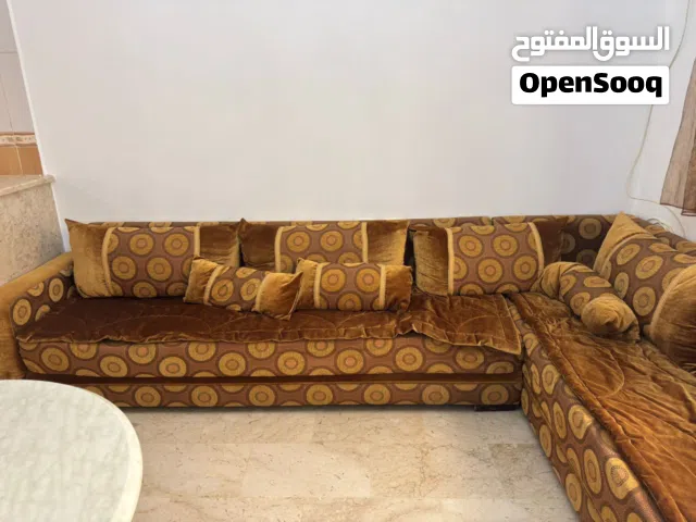 كنبة للبيع في طريق الشوك
