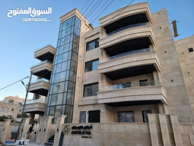 شقة طابق ثاني قرب بنك الاتحاد في طريق المطار النخيل