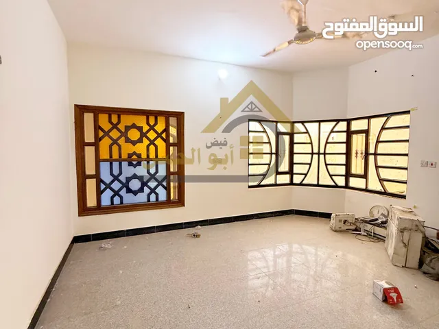 350 m2 More than 6 bedrooms Townhouse for Rent in Basra Baradi'yah