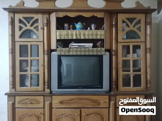 بوفيه مع تلفزيون وريسيڤر