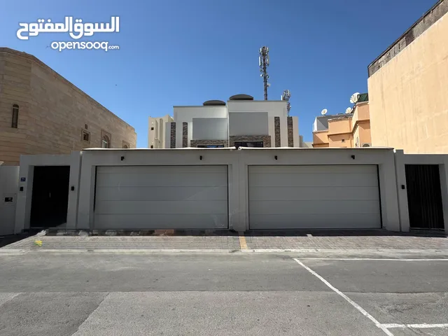 • فلل للبيع في منطقة المقشع.