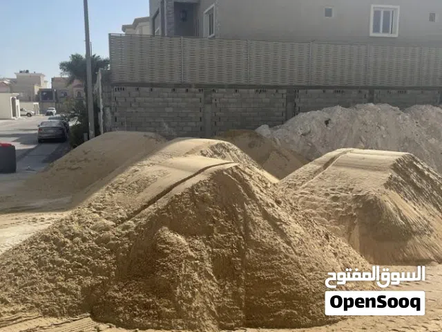 يوجد لدينا رمل مساح و دفان و ردم مواقع وحفر