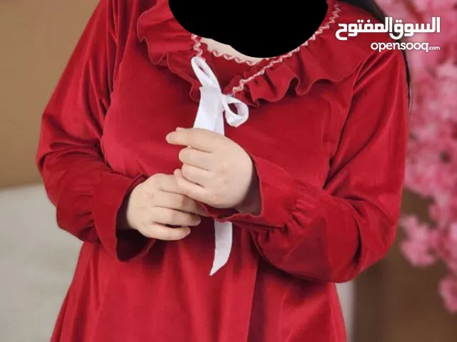 بيجامات نسائية  و مجموعة موادتجميل