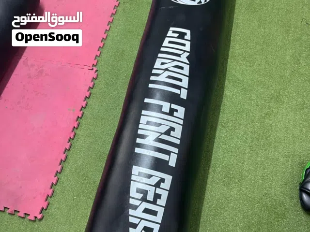 كيس ملاكمة مع معدات رياضية للبيع �