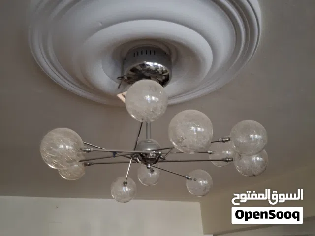 ثريات إنارة للبيع 8 قطع يشتغلوا أحجام 4 صغار و 4 كبار للبيع ساوم لأعلى سعر لامبات شوكة إنارتهم