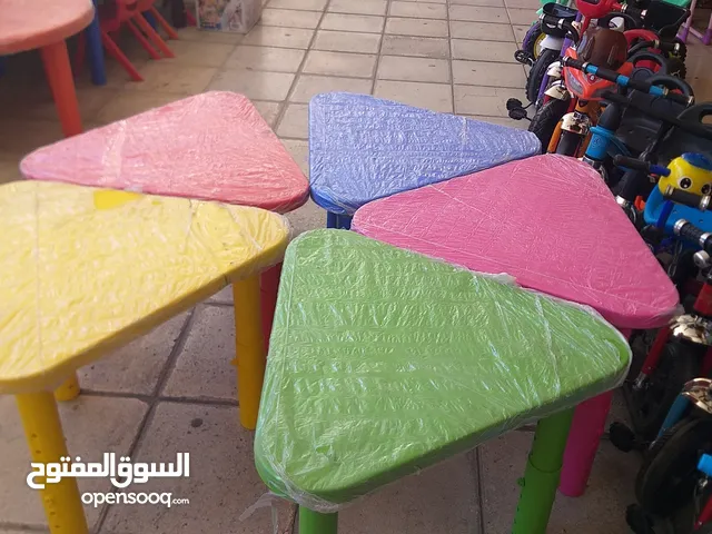طاولات بلاستك قوي ألوان  مختلفه
