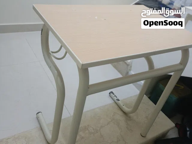 مكتب دراسه حديد ثقيل مرتب وما بوخذ مكان كبير بحالة الوكالة