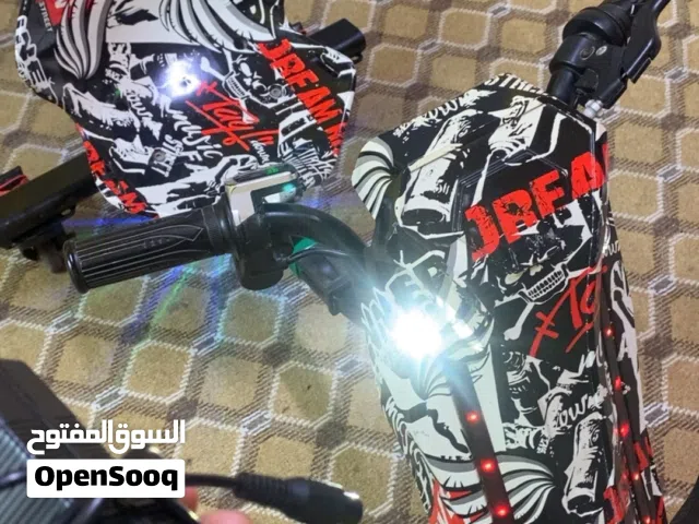 للبيع سكوتر درفت ممتاز جداً خالي من المشاكل مع بريكات و ثلث سرعات مع هرن مع ليتات قويه مع جار السكوت