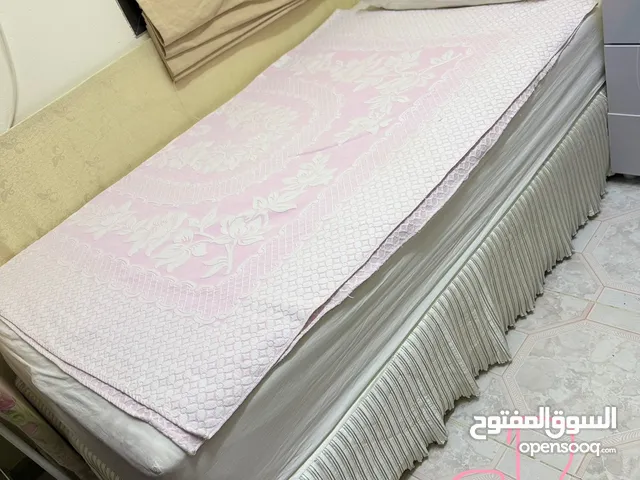 سرير مفرد مع مرتبة
