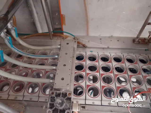 ماكينة كاسات ومحطة للبيع