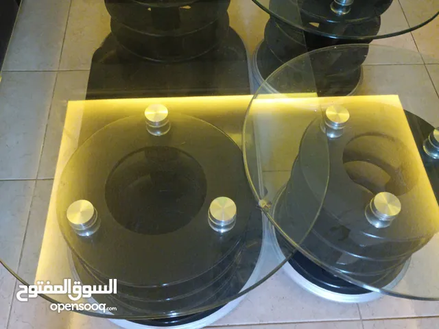 اثاث غرفه الضيوف( طقم طاولات زجاج واحده كبيره + اثنتين جانبيه )