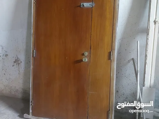 باب خشب رئيسي مستعمل