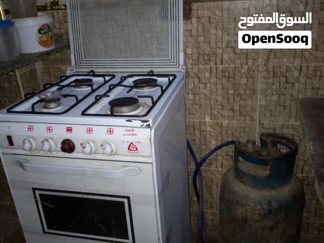 بوتاجاز ماركه نصر جاز الاتحاد مستعمل بحاله ممتازه ابيض 4 عيون وفرن وكهرباء ولمبه بالفرن بسعر 2300 ج