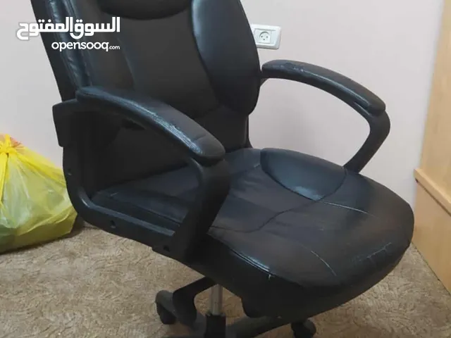 متوفر كرسي جلد مكتبي كبير