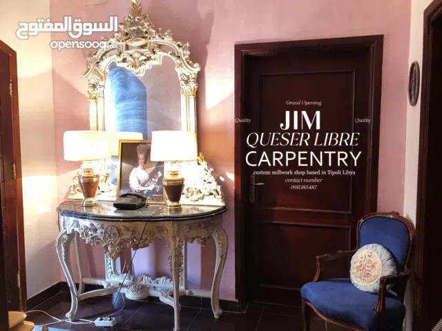 كونسول ايطالي انتيكة بسطح من حجر العقيق