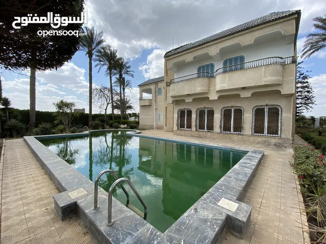 550 m2 5 Bedrooms Villa for Sale in Giza Baragil