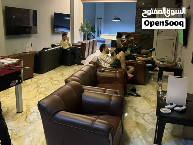 8 شاشات 4 مستعملات و 4 جدد اباكوهن