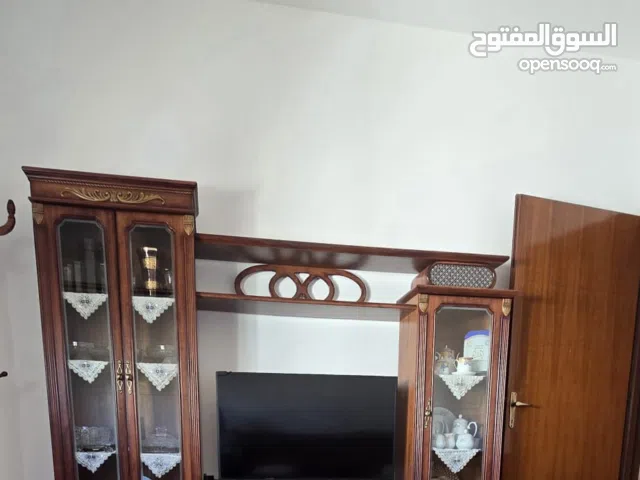 مكتبة للبيع