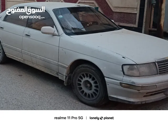 سيارة كراون تويوتا بطة موديل 1994 منفصل لون لؤلؤي