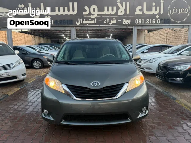 تويوتا سيينا موديل 2012