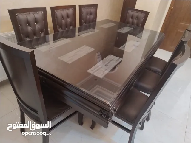 طاولة سفرة مع 8 كراسي و بوفيه مستعمل للبيع