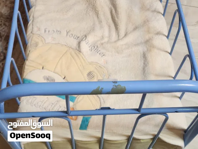 سرير اطفال وبيبي بحال الجديد