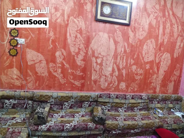 جلسة عربيه نظيفة مابيها اي شك او خلل اسفنج ضغط ماخربان نضافتها تسعين بلميه