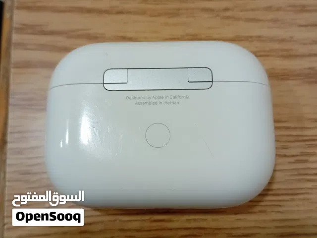 السلام عليكم، للبيع سماعة آبل إيربودز برو الجيل الأول (AirPods Pro 1st Generation) أصلية 100% ونظيف