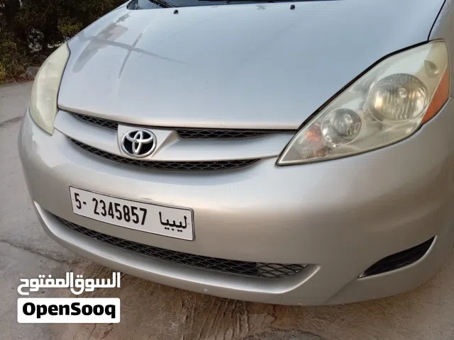 Used Toyota Sienna in Tripoli