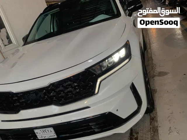 كيا سورنتو فول مواصفات لون ابيض بدون رقم حره سعر مناسب