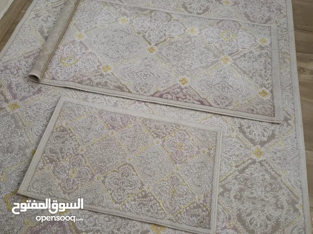 سجادة مقاس 230/160 ومعها 2 قطع أصغر من محل اللموشي للسجاد نوعية قنينة ومثينة