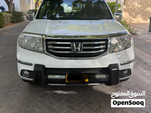 2012 Honda Pilot Touring AWD SUV in GCC Specs with Full Features and Excellent Condition
