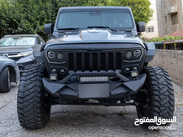للبيع ب سعر حرق Jeep gladiator 2020 sport