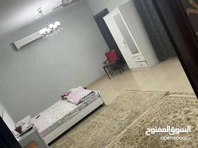 غرفة كبيره موثثه في الخوير للايجار large furnished room in Al Khuwair for rent